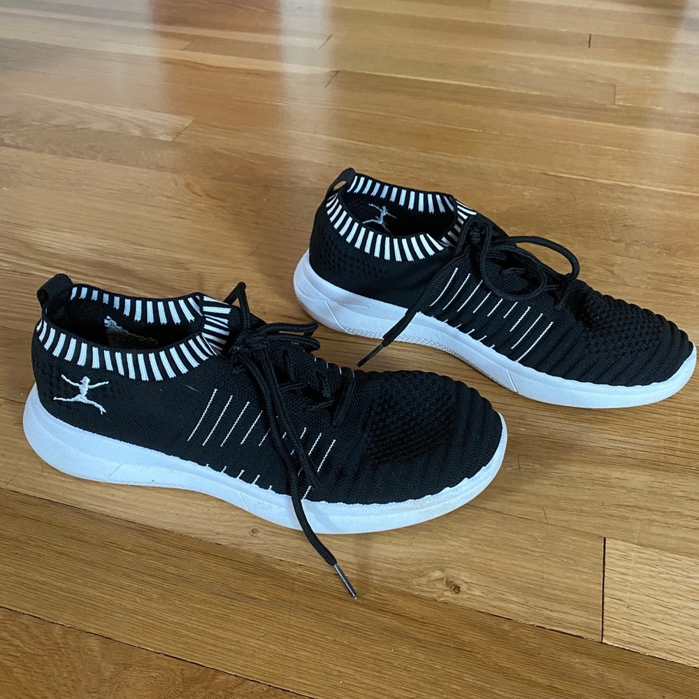 Danskin black casual shoe size 8